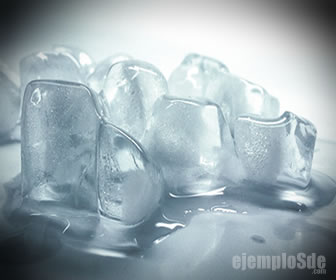 La energía térmica se encarga de fundir el hielo, por ejemplo